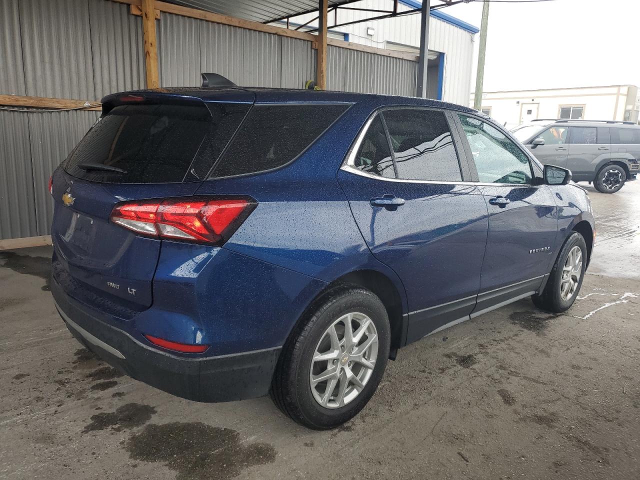 2022 Chevrolet Equinox - Image 3