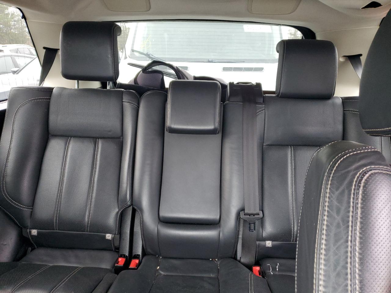 2010 Land Rover Range Rover - Image 10