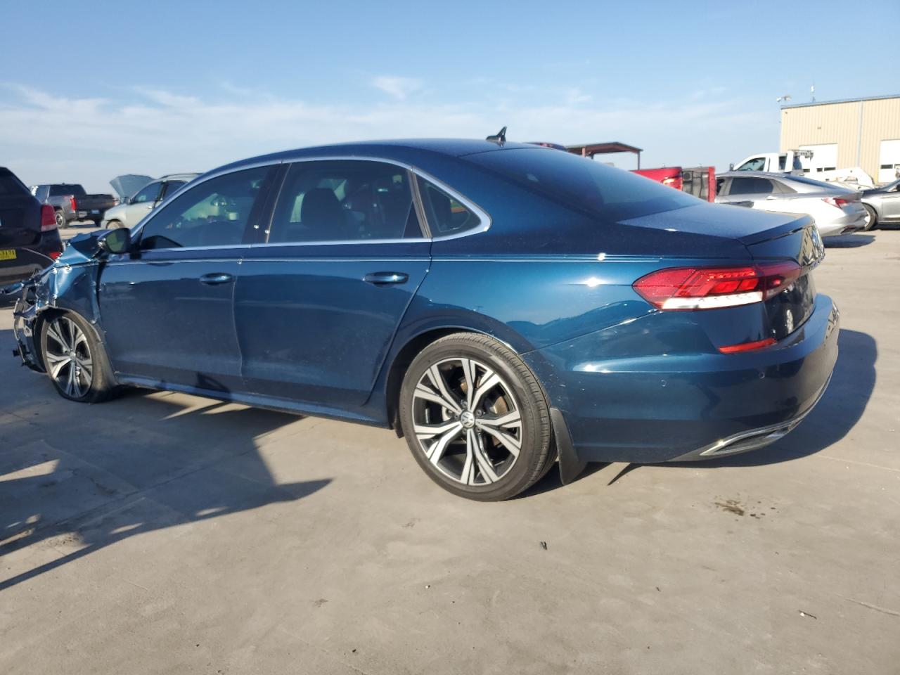 2020 Volkswagen Passat - Image 2