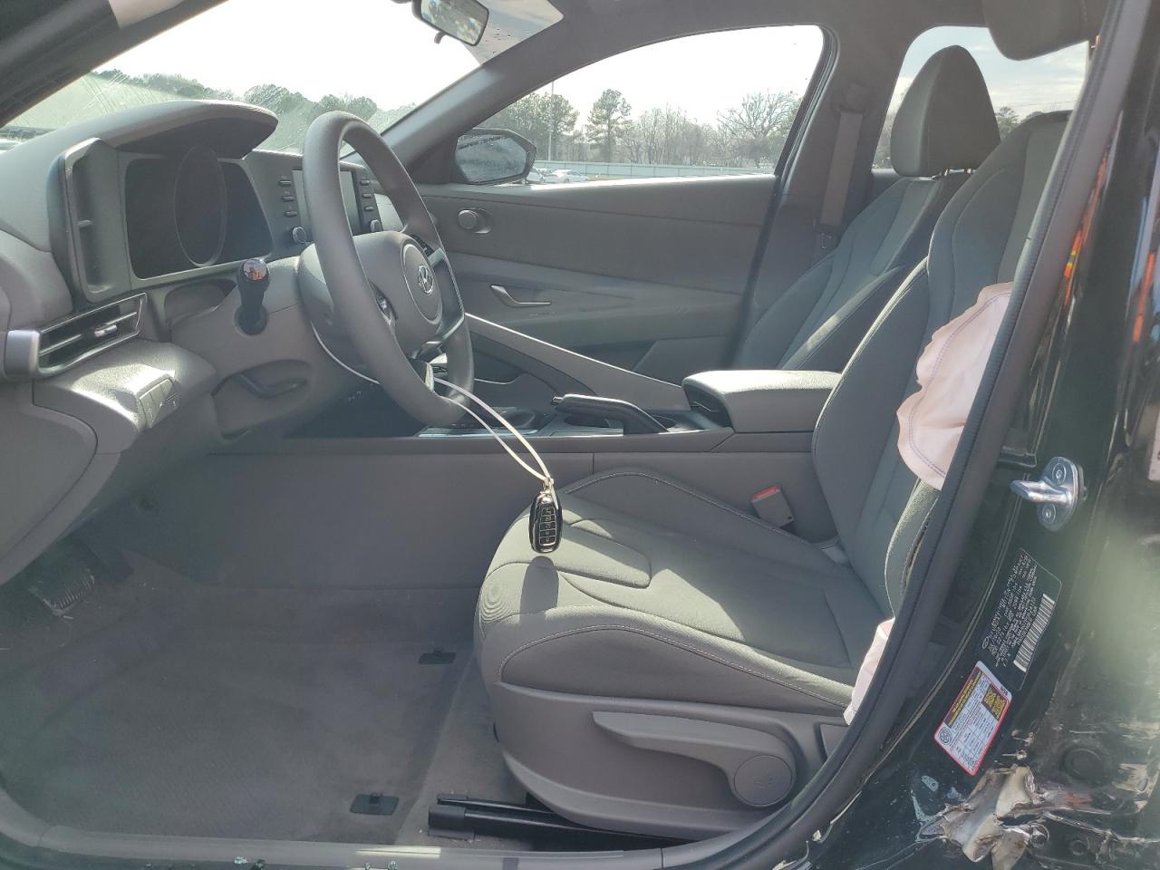 2023 Hyundai Elantra - Image 7