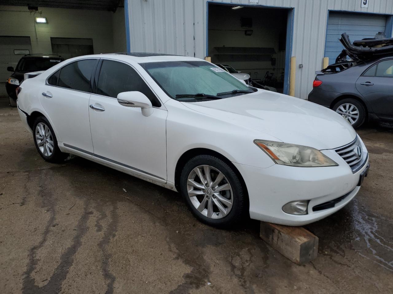 2010 Lexus ES - Image 4