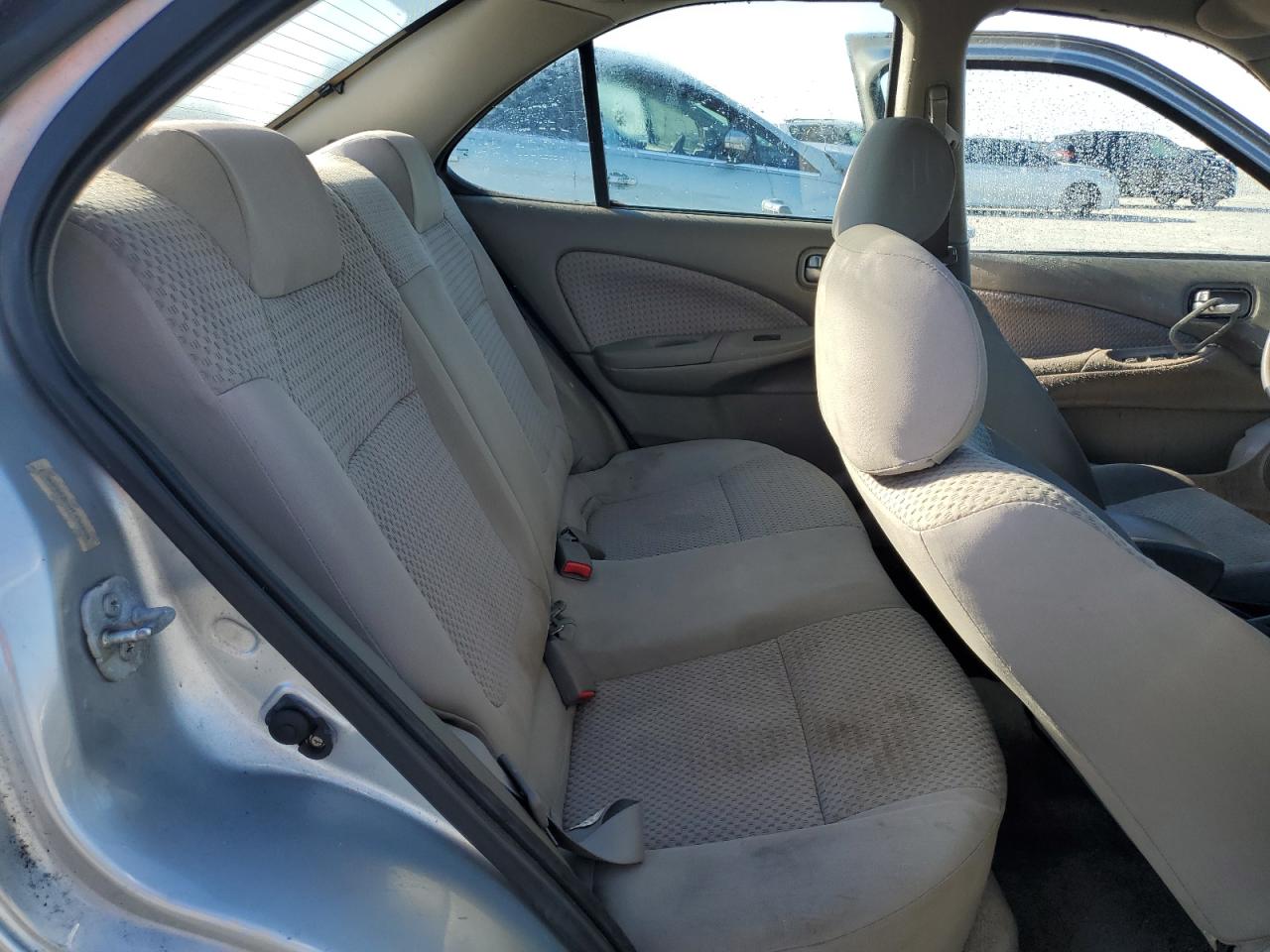 2004 Nissan Sentra - Image 10