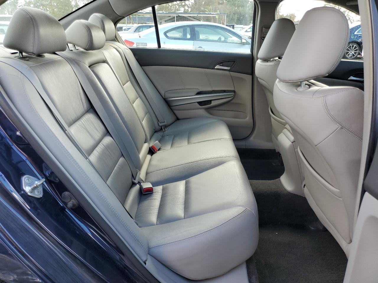 2009 Honda Accord - Image 11