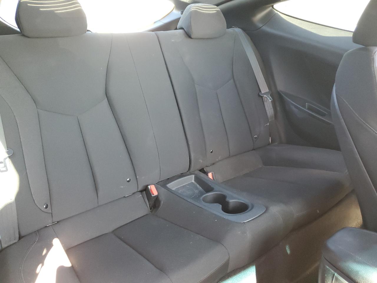 2017 Hyundai Veloster - Image 11