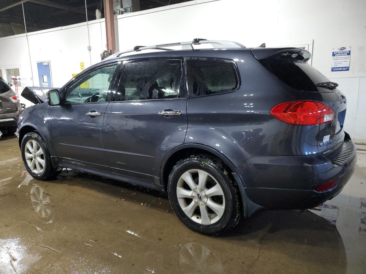 2011 Subaru Tribeca - Image 2