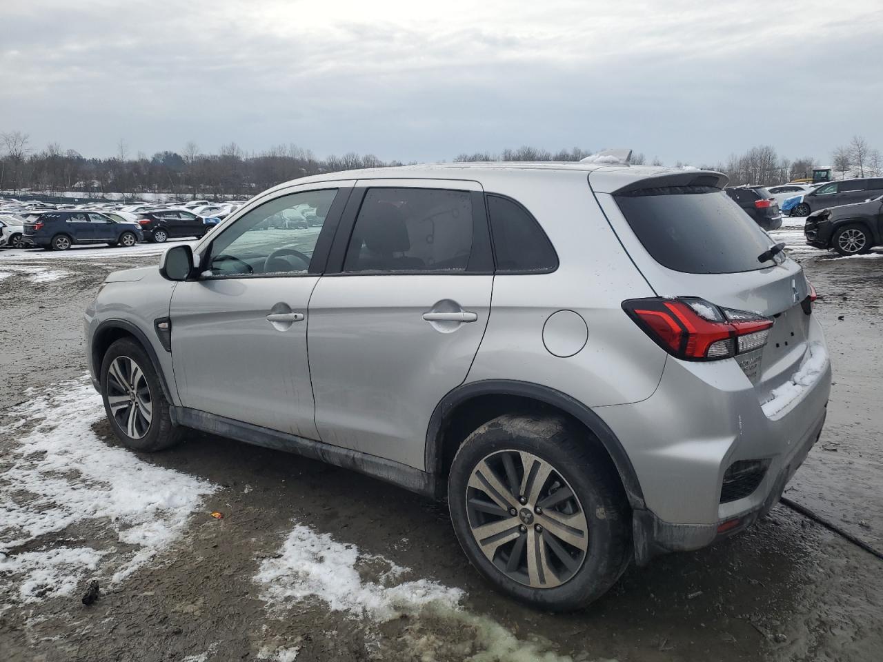 2024 Mitsubishi Outlander - Image 2
