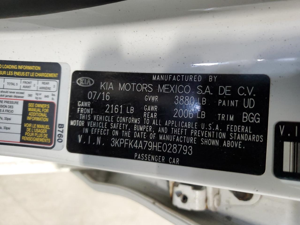 2017 Kia Forte - Image 12