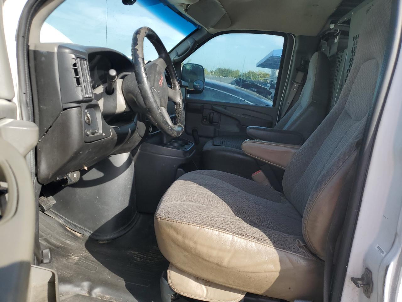 2007 GMC Savana - Image 7