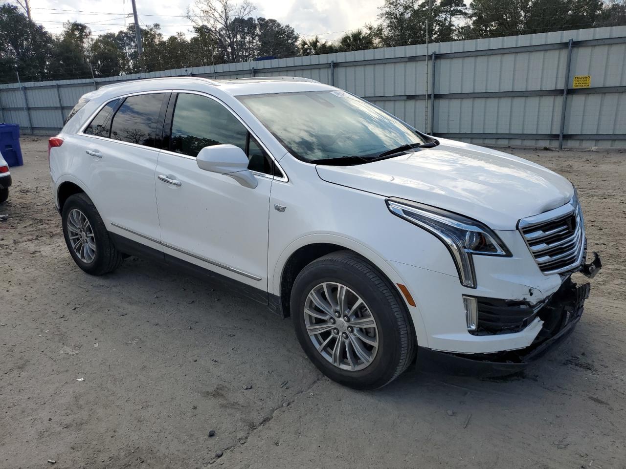 2017 Cadillac XT5 - Image 4