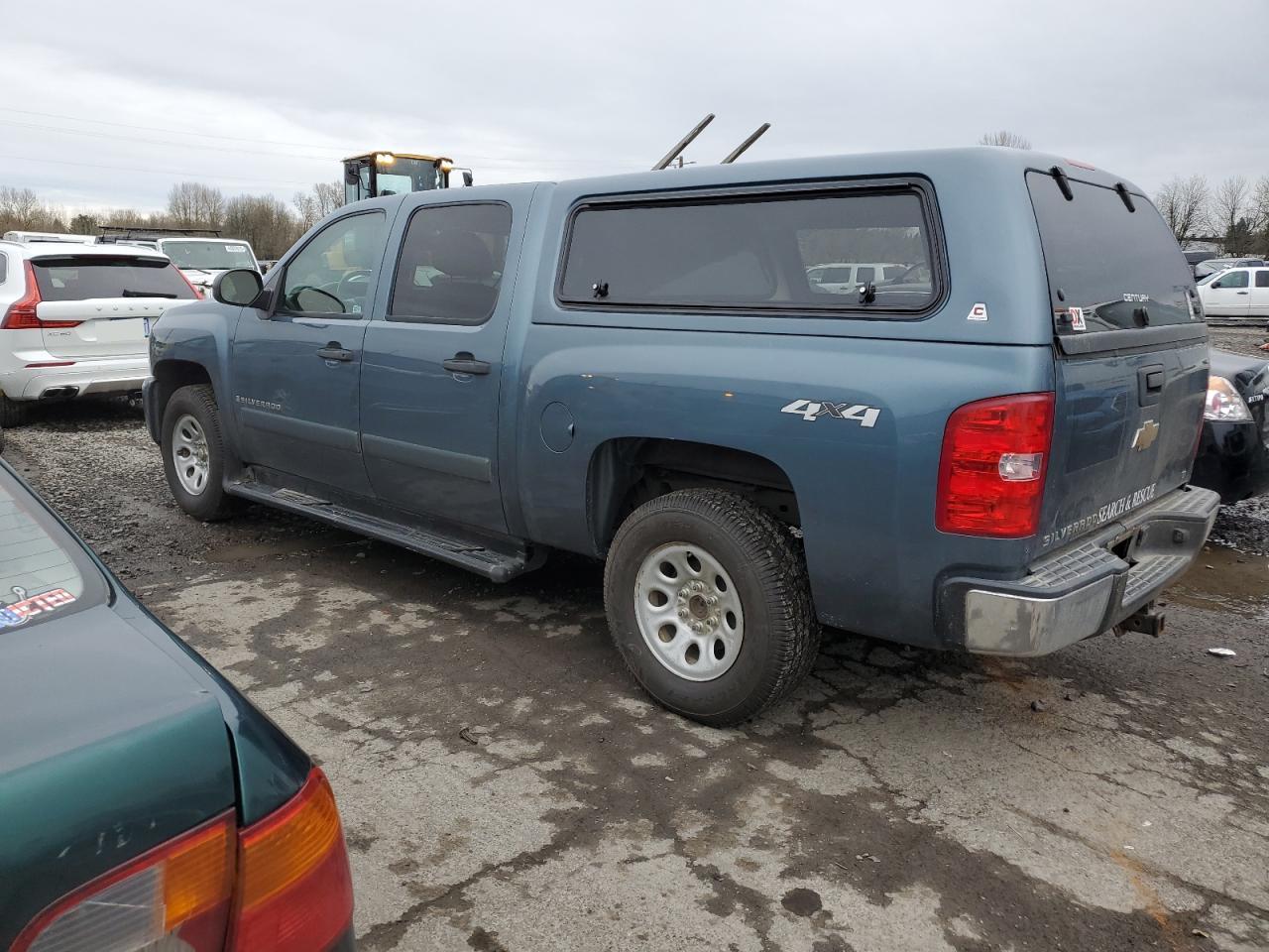 2007 Chevrolet Silverado - Image 2