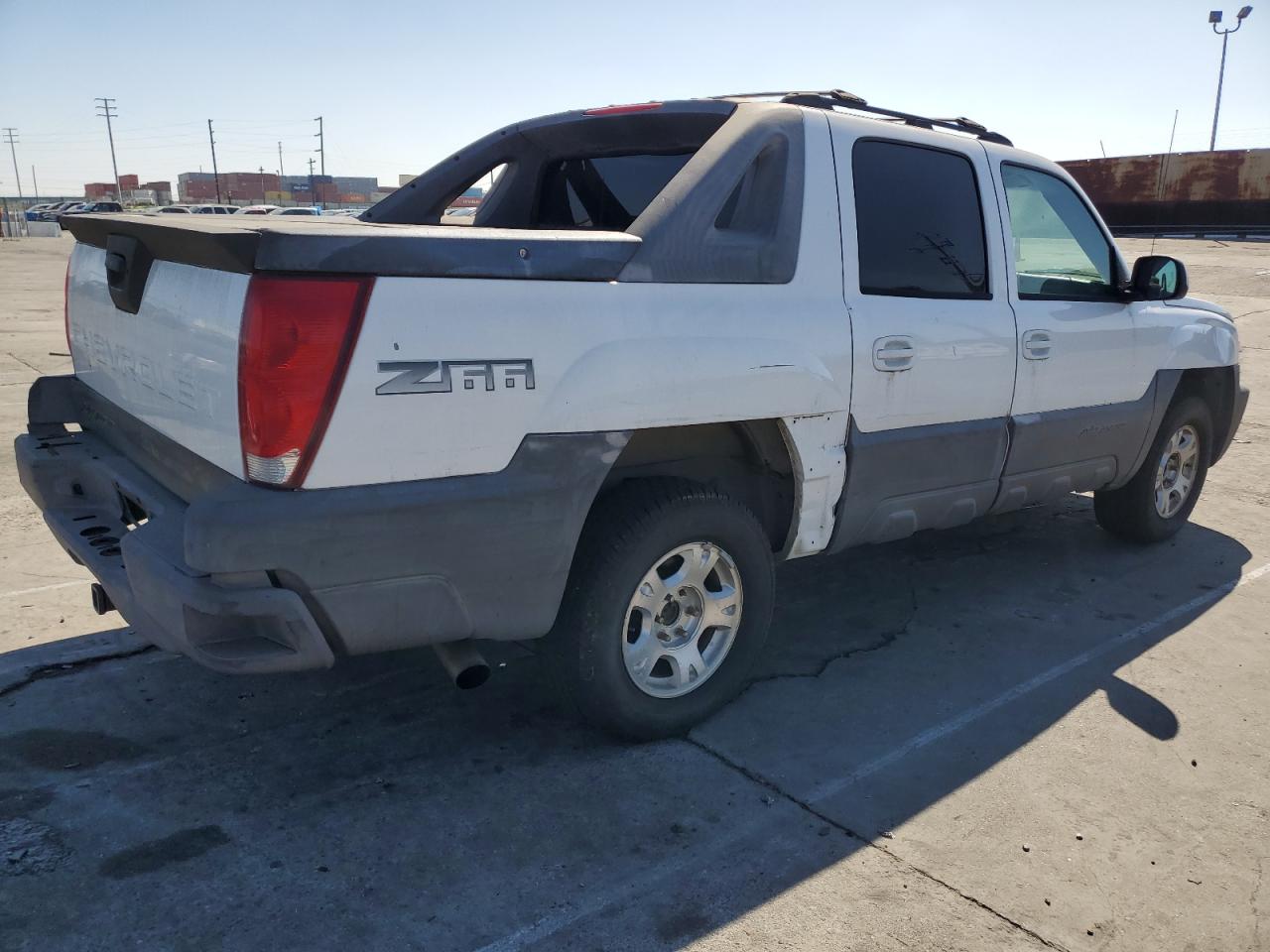 2004 Chevrolet Avalanche - Image 3