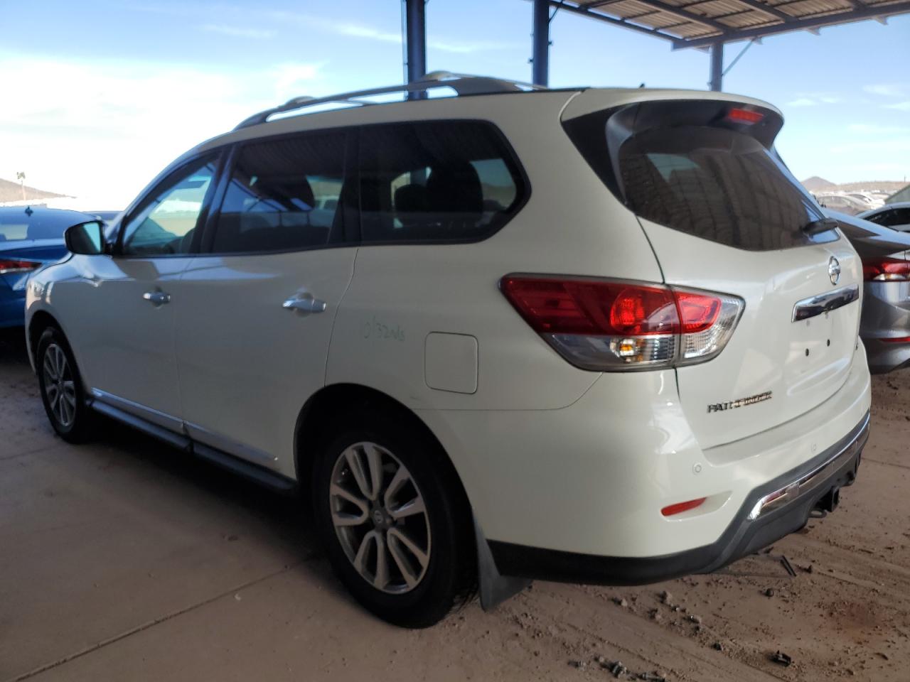 2015 Nissan Pathfinder - Image 2