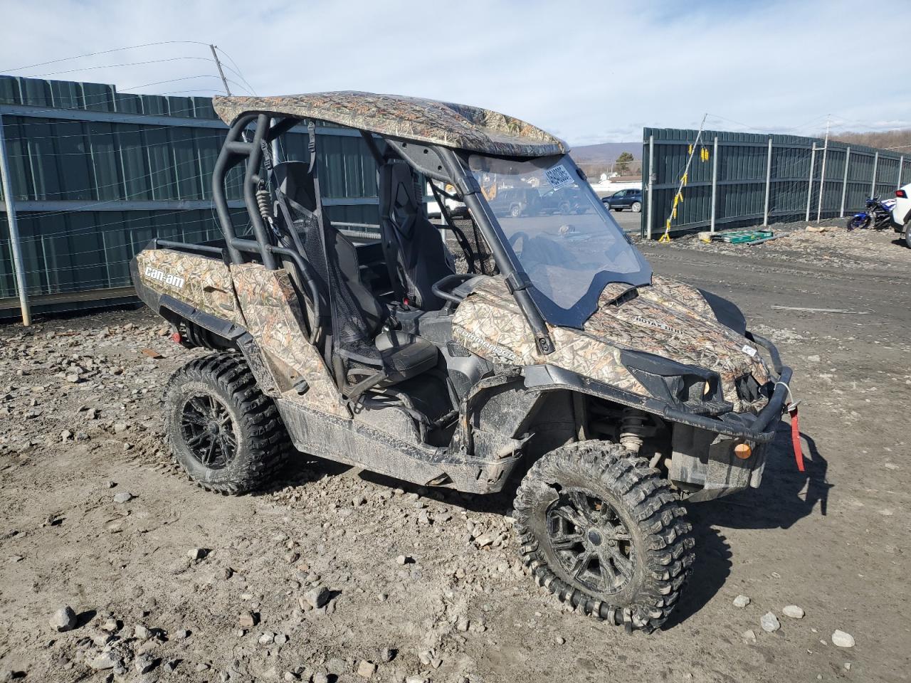2013 Can-Am Commander 800R Xt for Sale in Duryea, PA - Frame Damage