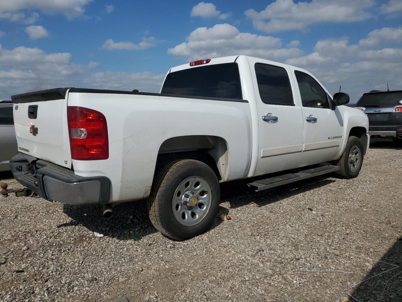 2007 Chevrolet Silverado - Image 3