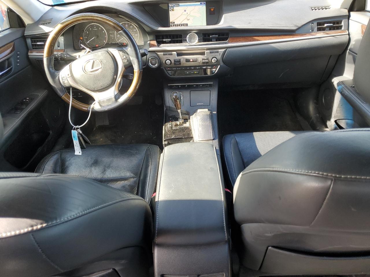 2015 Lexus ES - Image 8