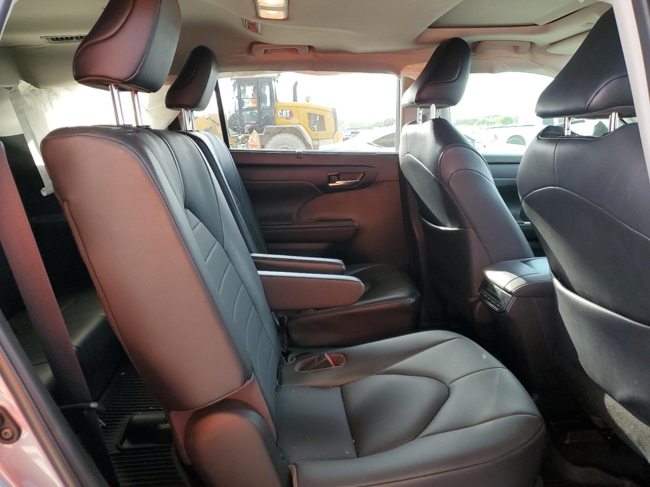 2020 Toyota Highlander - Image 11