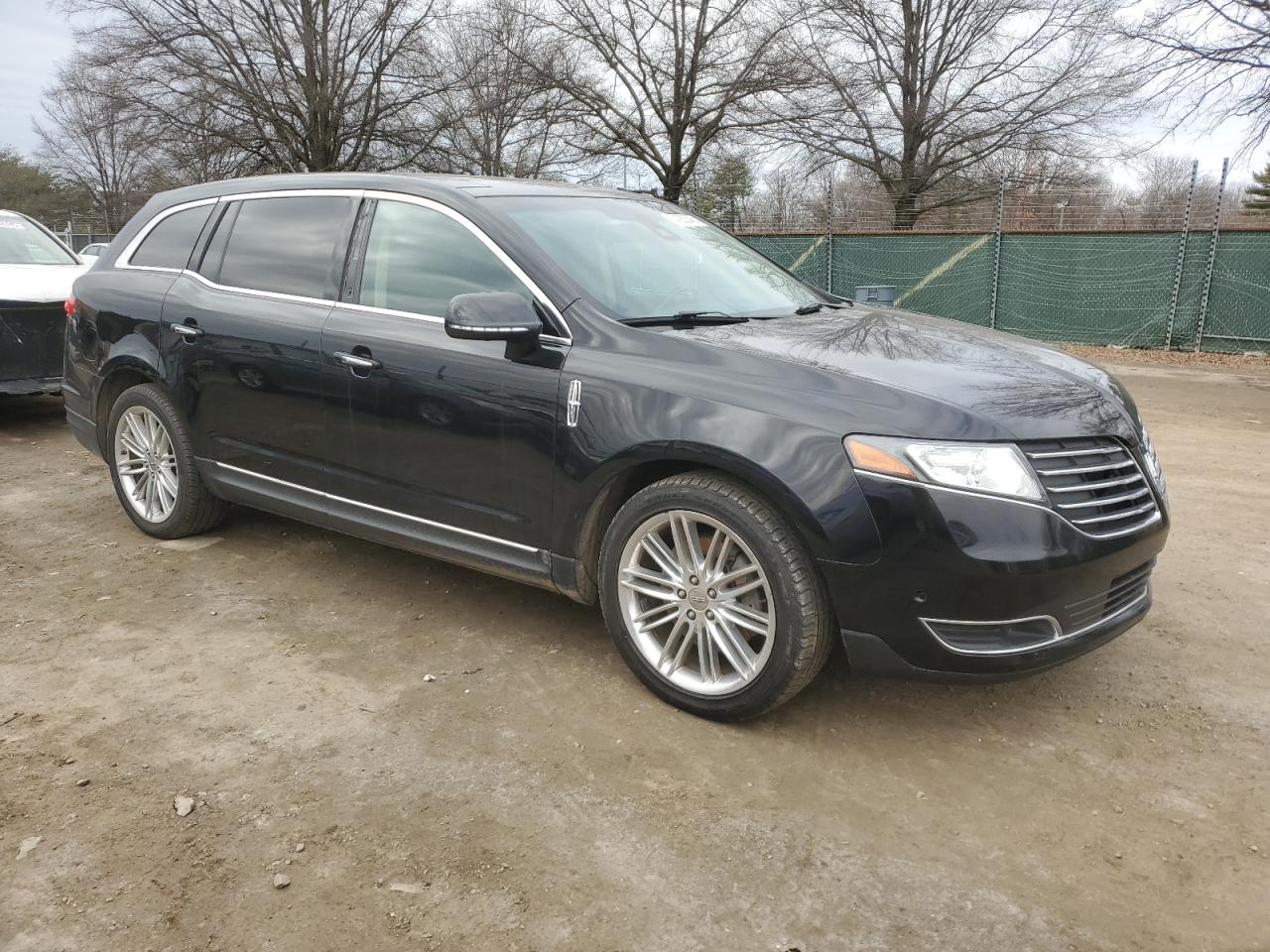 2019 Lincoln MKT - Image 4
