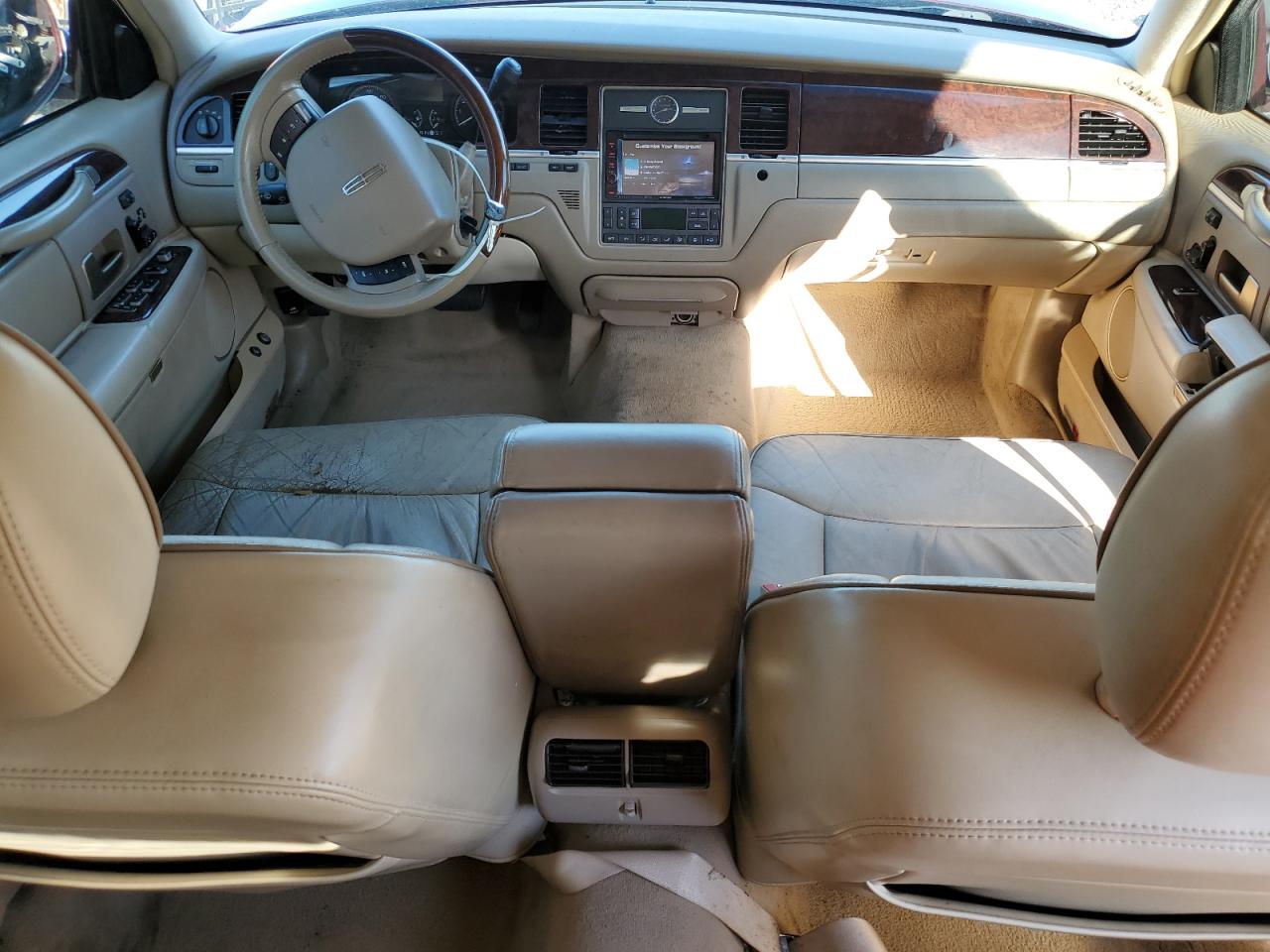 2006 Lincoln Town Car - Image 8