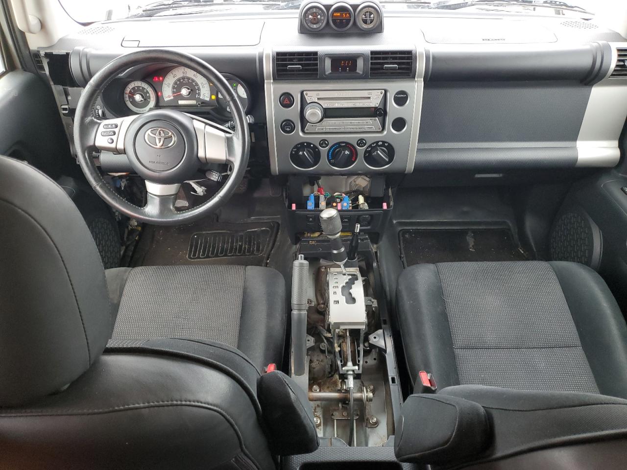 2010 Toyota FJ Cruiser - Image 8