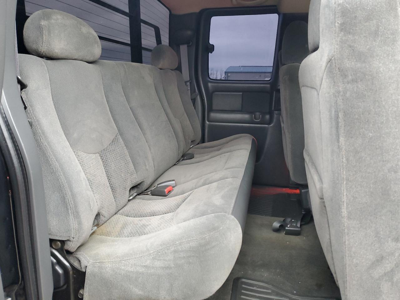 2005 Chevrolet Silverado - Image 10