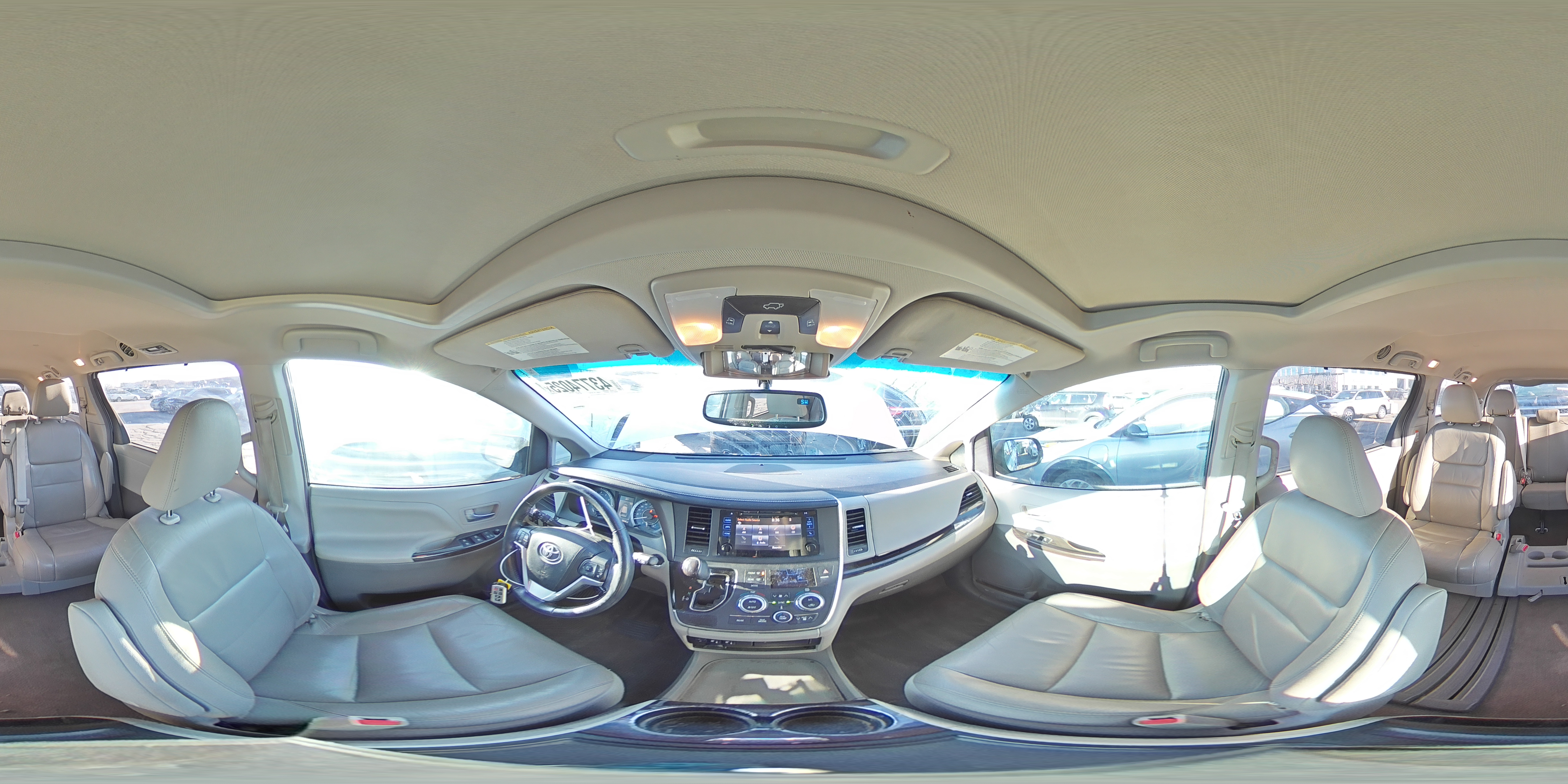 2017 Toyota Sienna - Image 15