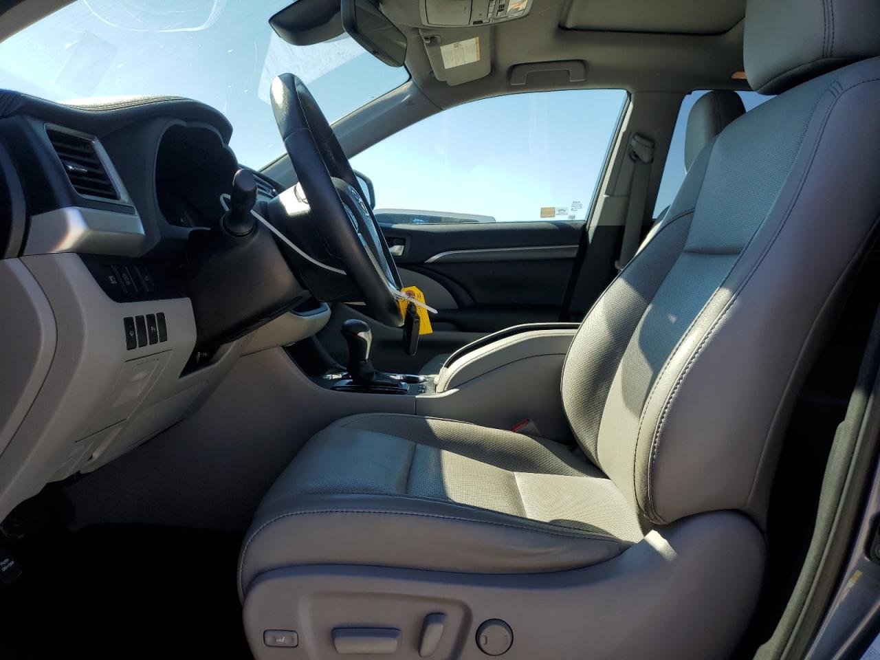 2017 Toyota Highlander - Image 7