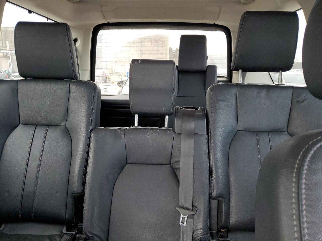 2012 Land Rover LR4 - Image 10