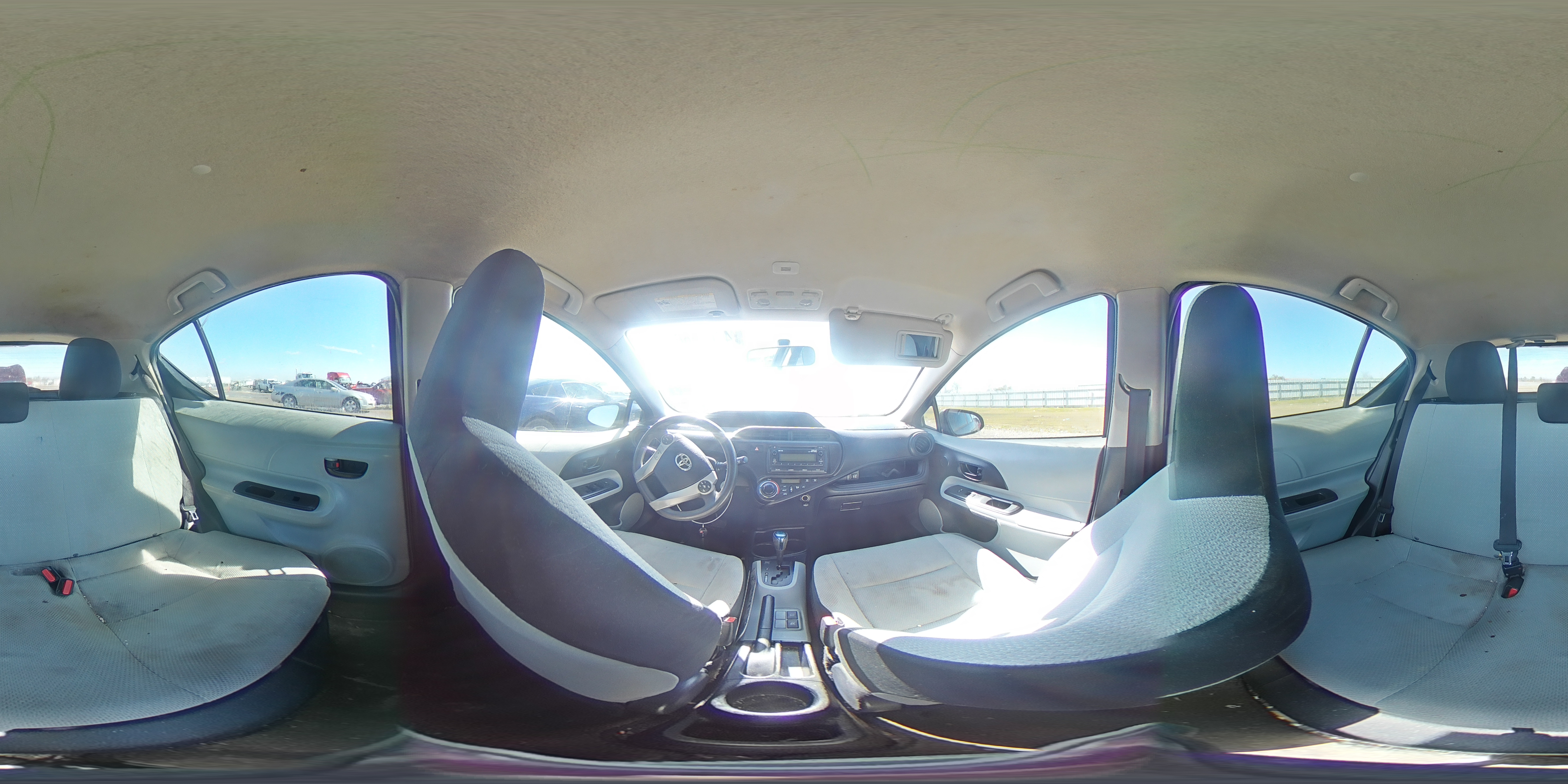 2014 Toyota Prius - Image 13