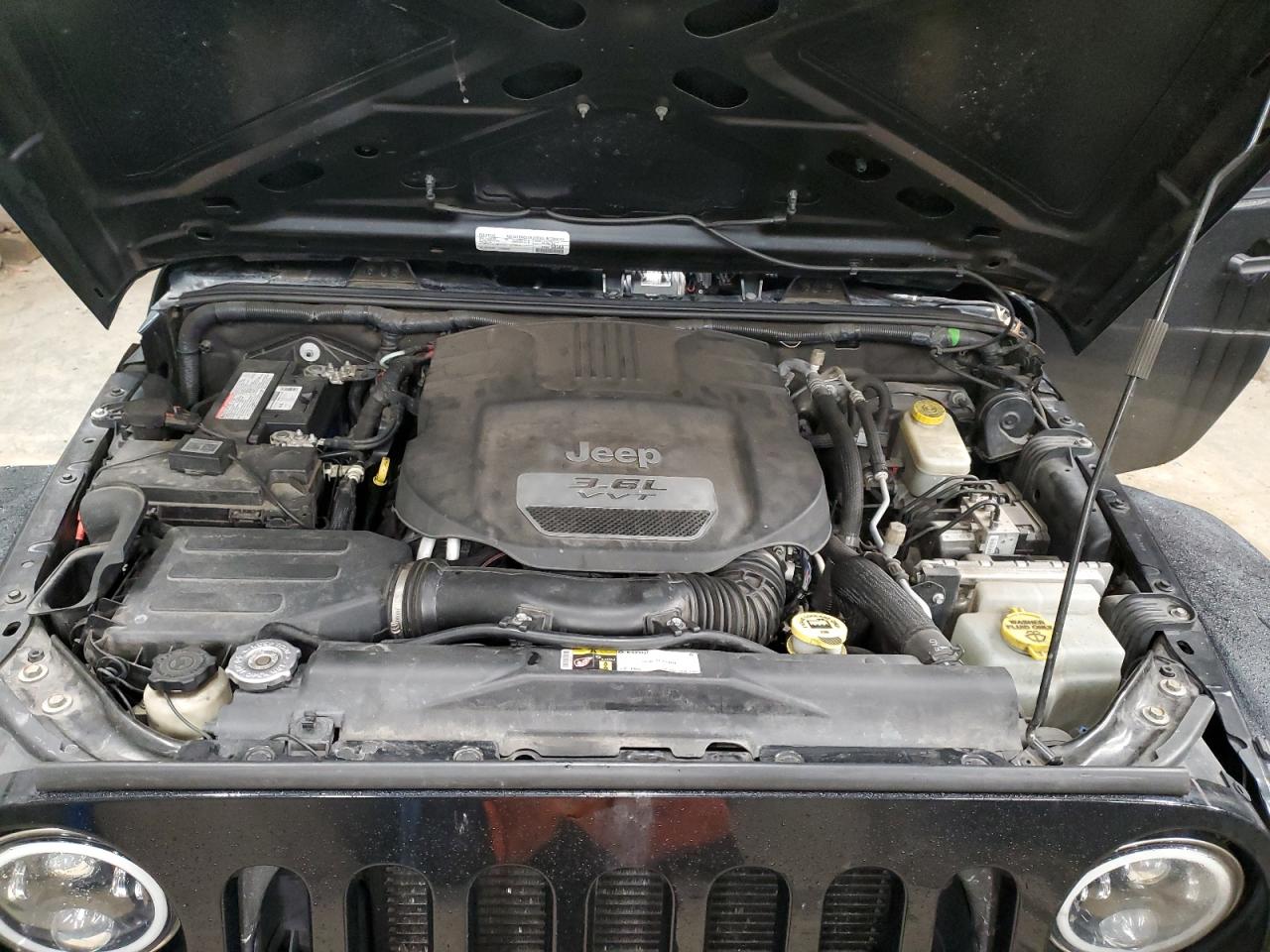2016 Jeep Wrangler - Image 12