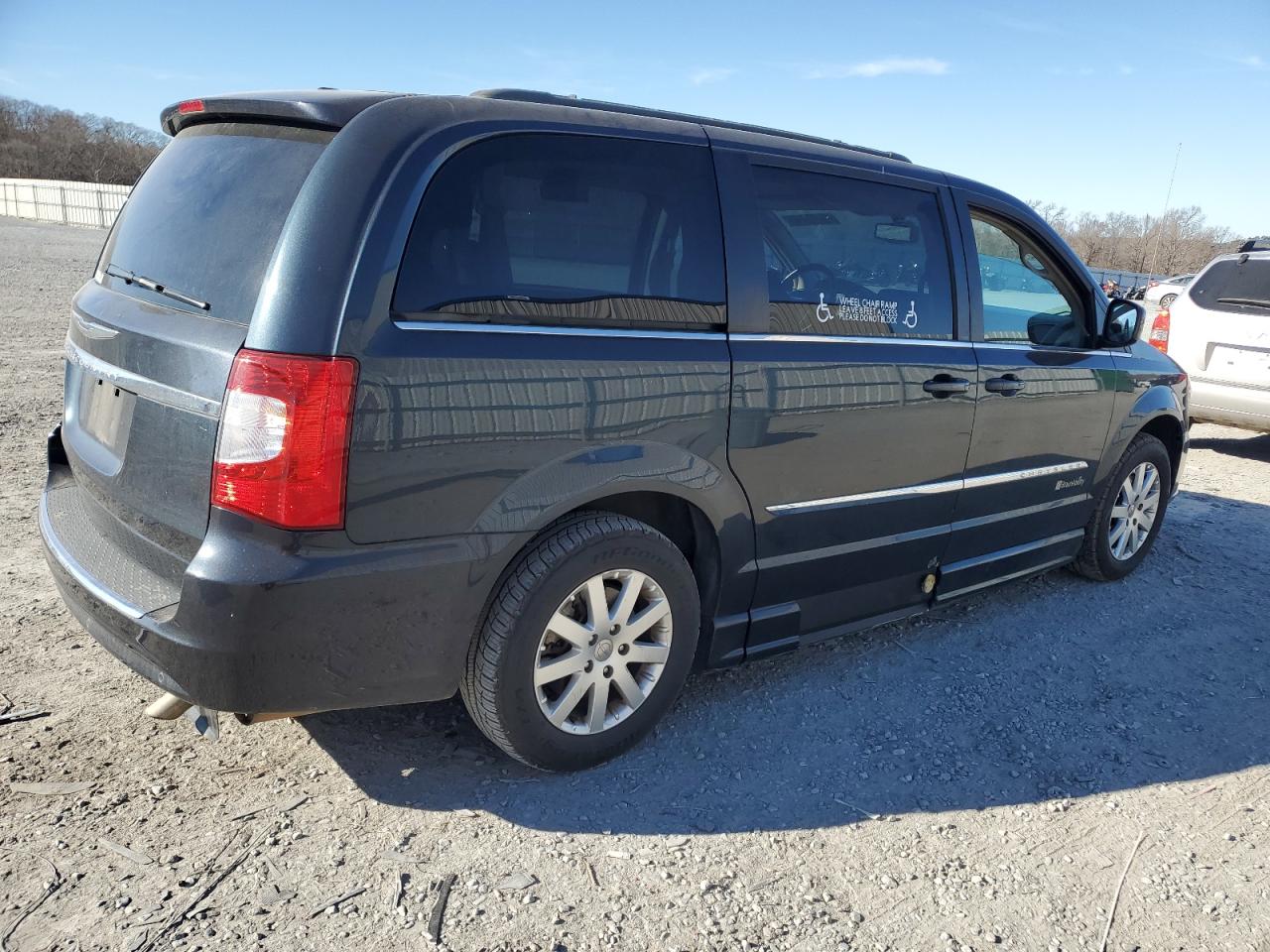 2013 Chrysler Town & Country - Image 3