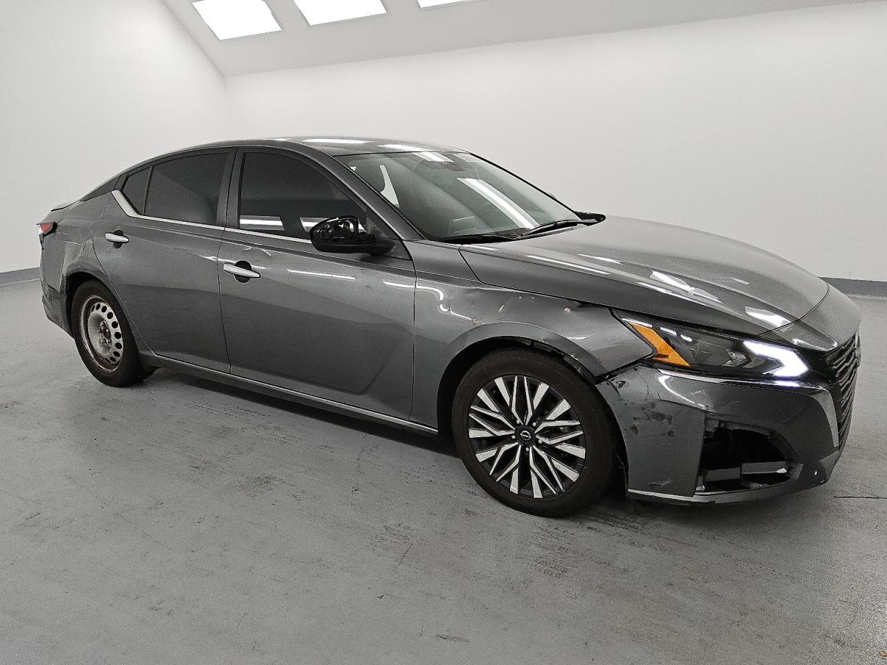 2024 Nissan Altima - Image 4