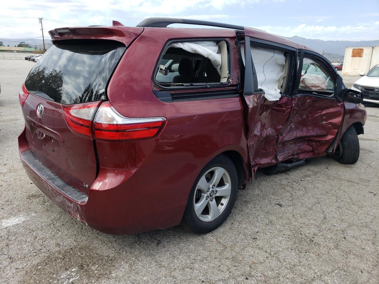 2018 Toyota Sienna - Image 3