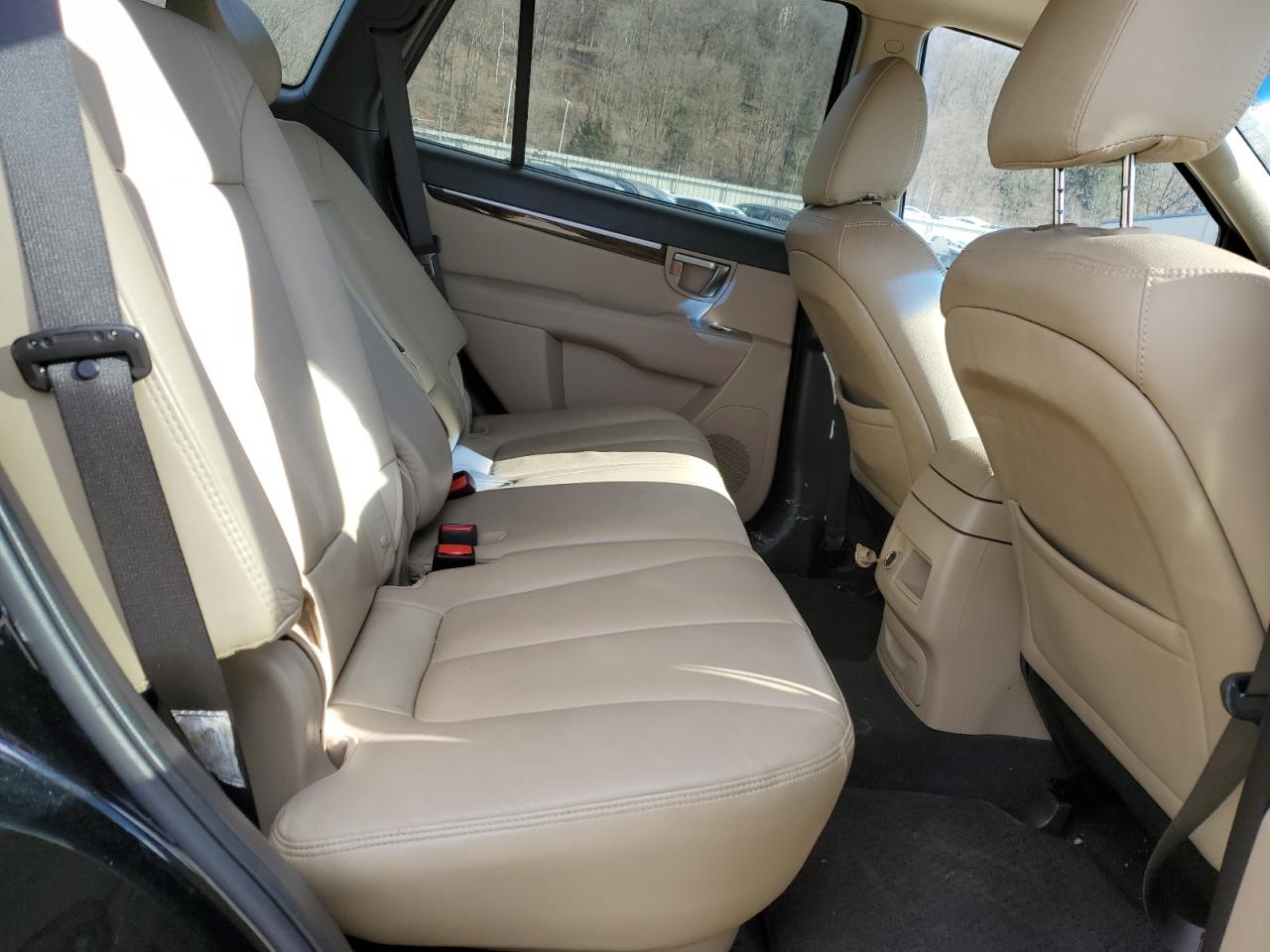 2010 Hyundai Santa Fe - Image 11