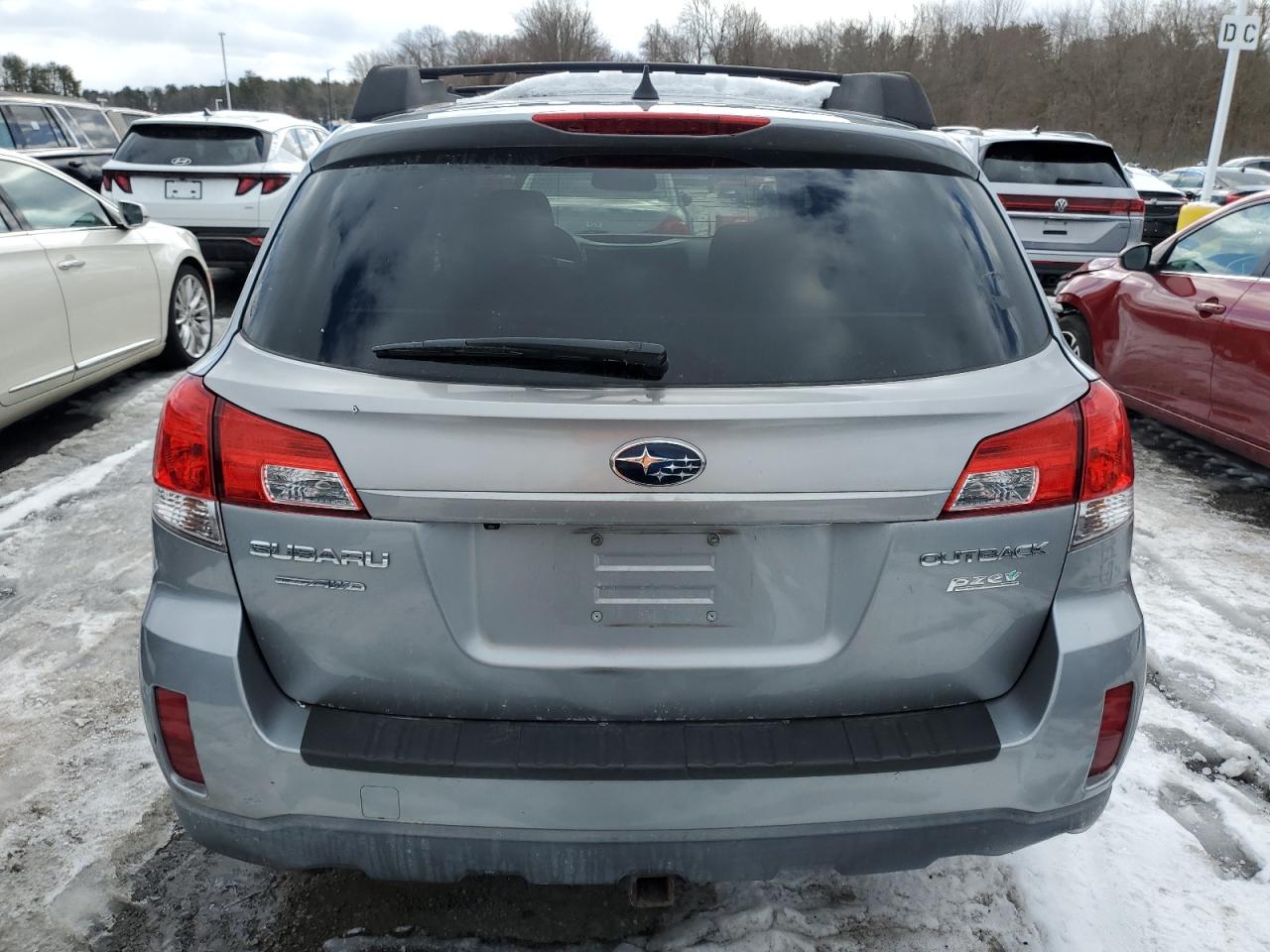 2011 Subaru Outback - Image 6