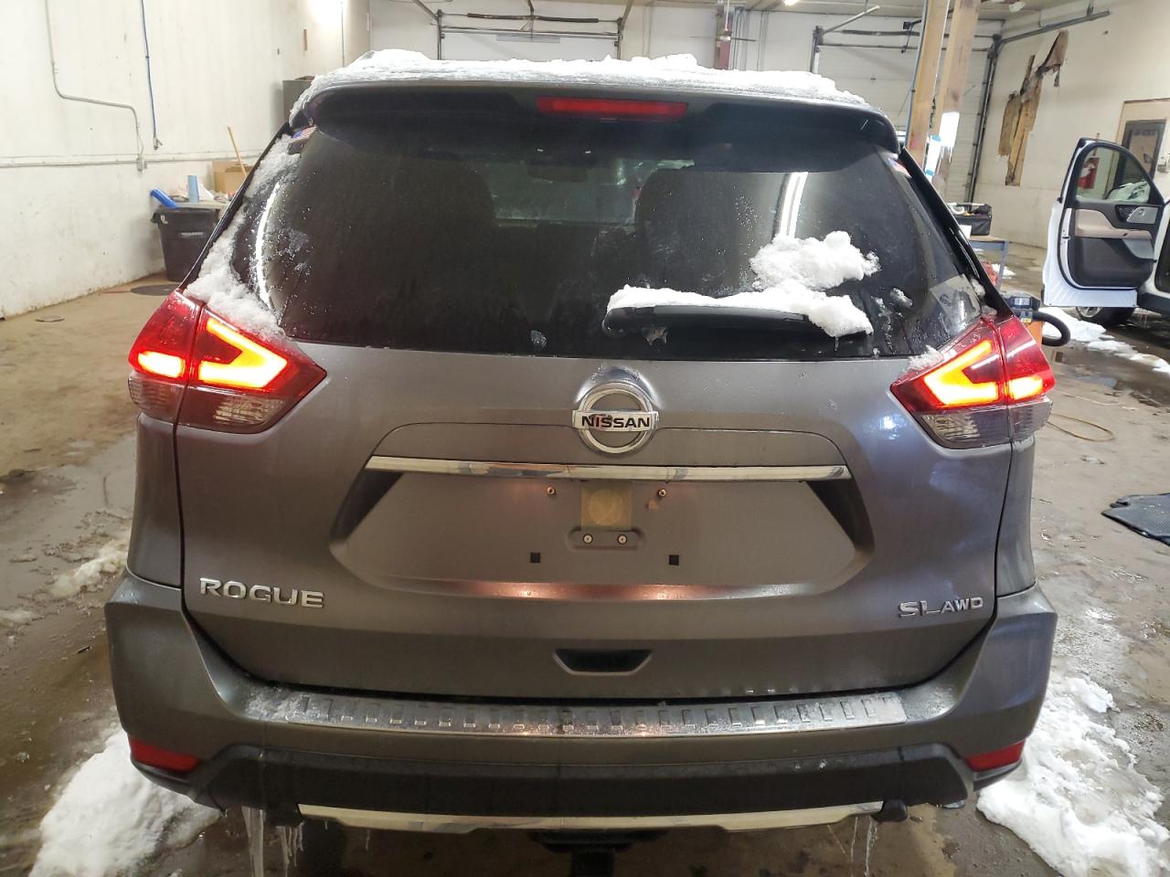 2017 Nissan Rogue - Image 6