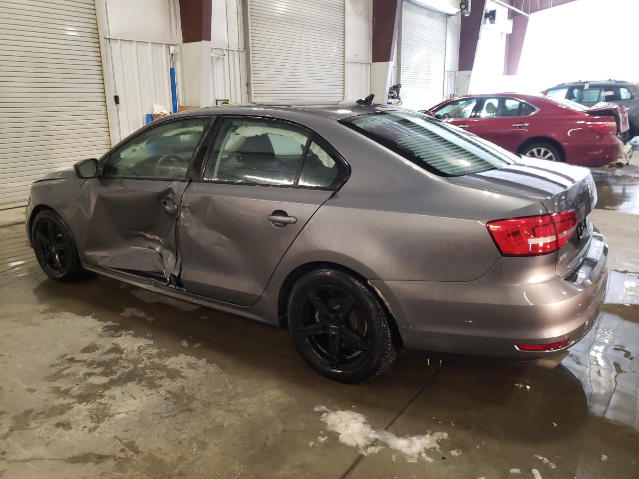 2015 Volkswagen Jetta - Image 2