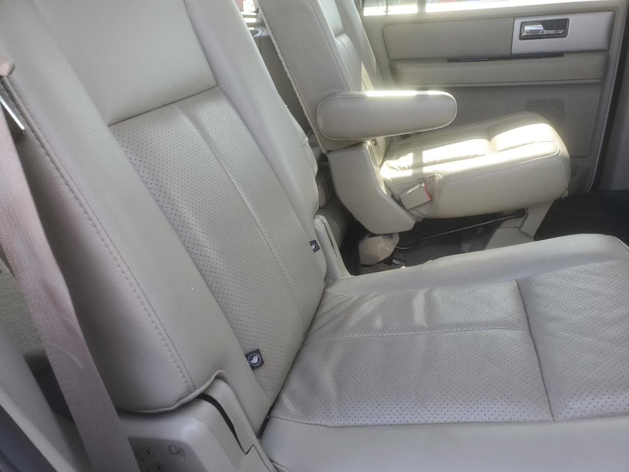2014 Ford Expedition - Image 10