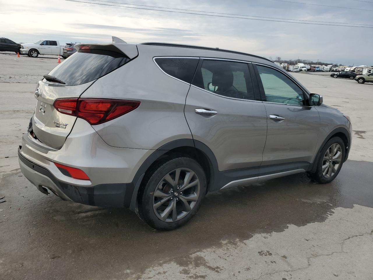 2018 Hyundai Santa Fe - Image 3