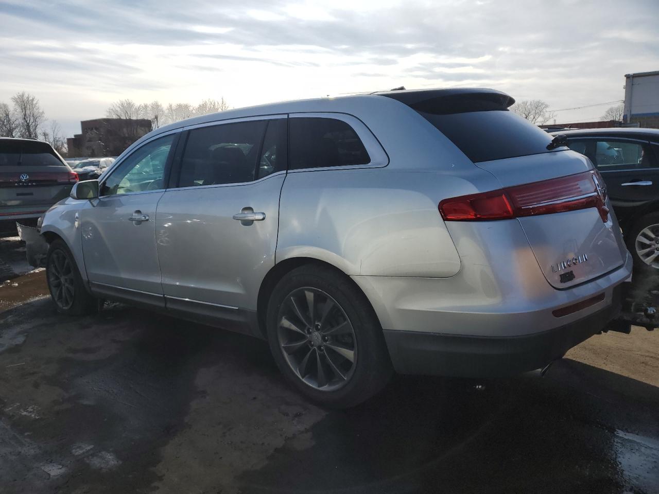 2010 Lincoln MKT - Image 2