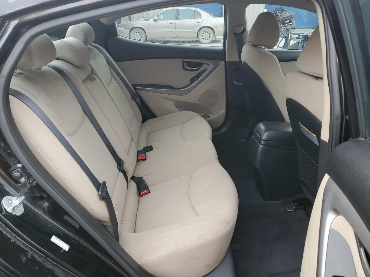 2015 Hyundai Elantra - Image 10