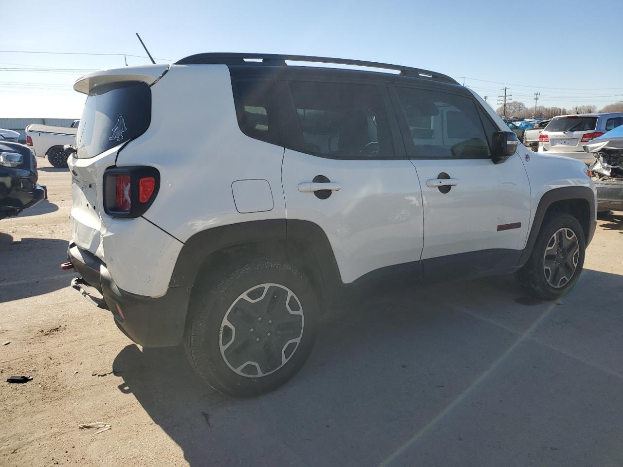 2016 Jeep Renegade - Image 3