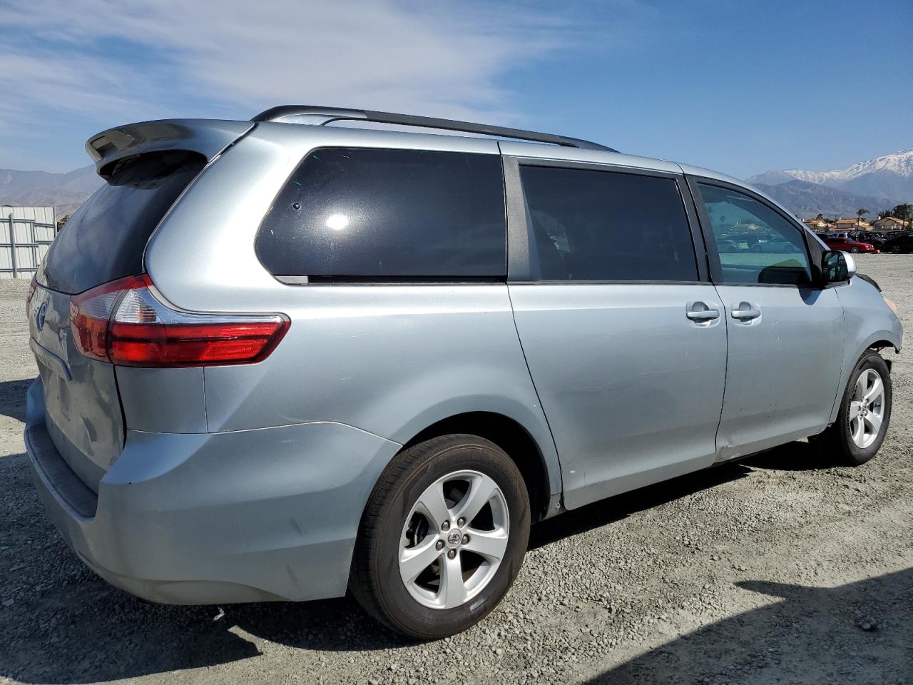 2017 Toyota Sienna - Image 3
