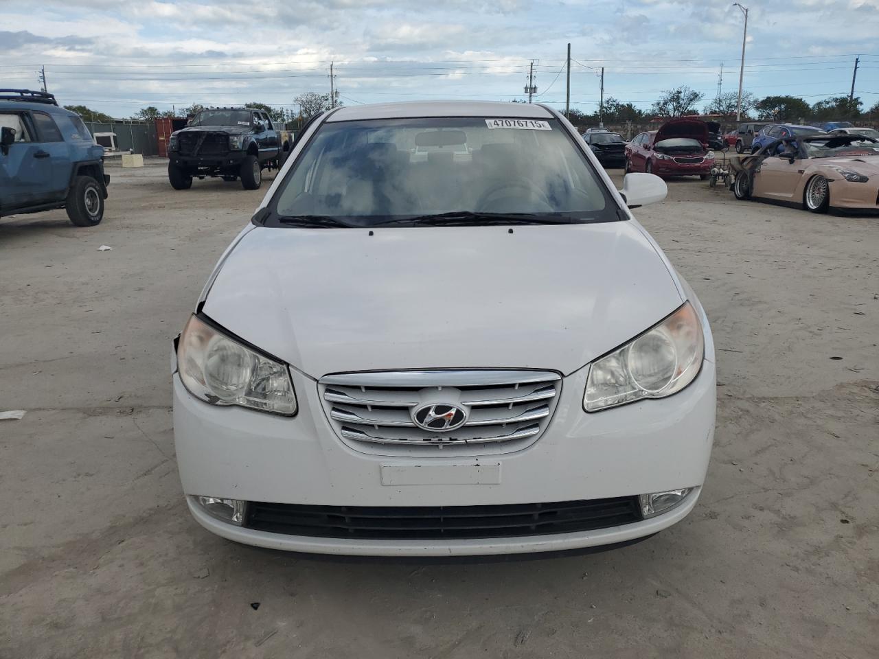 2010 Hyundai Elantra - Image 5