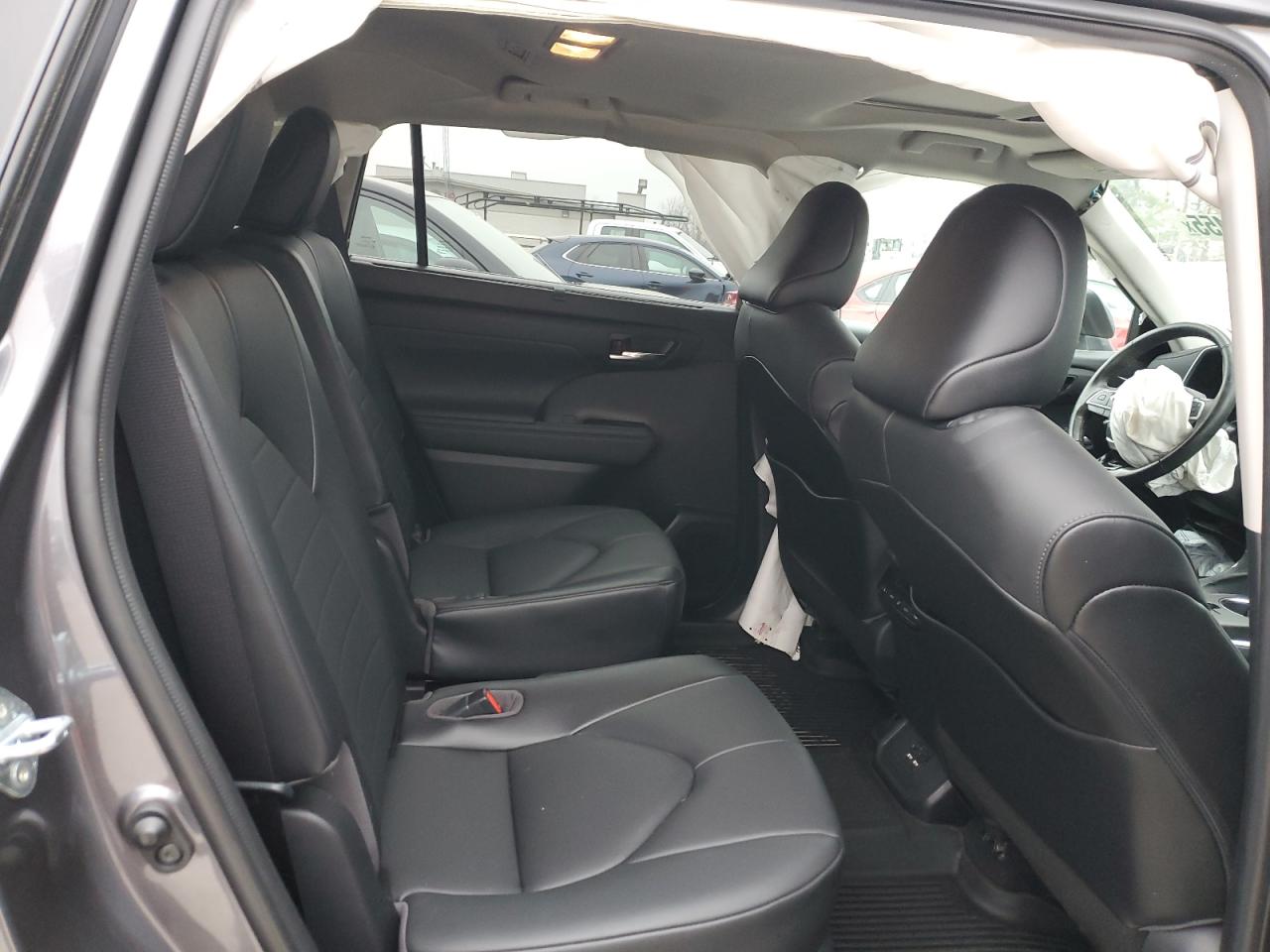 2021 Toyota Highlander - Image 11