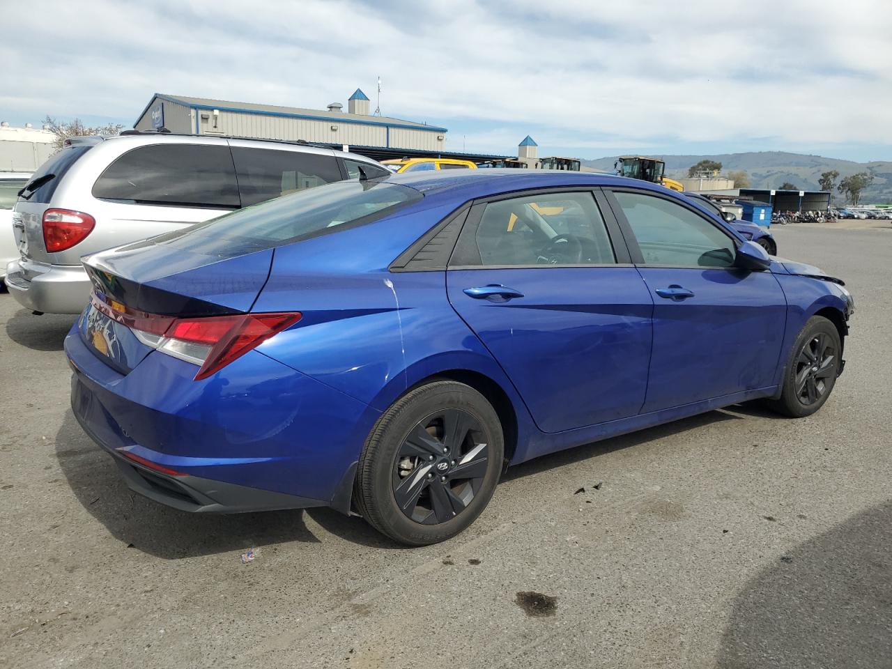 2023 Hyundai Elantra - Image 3