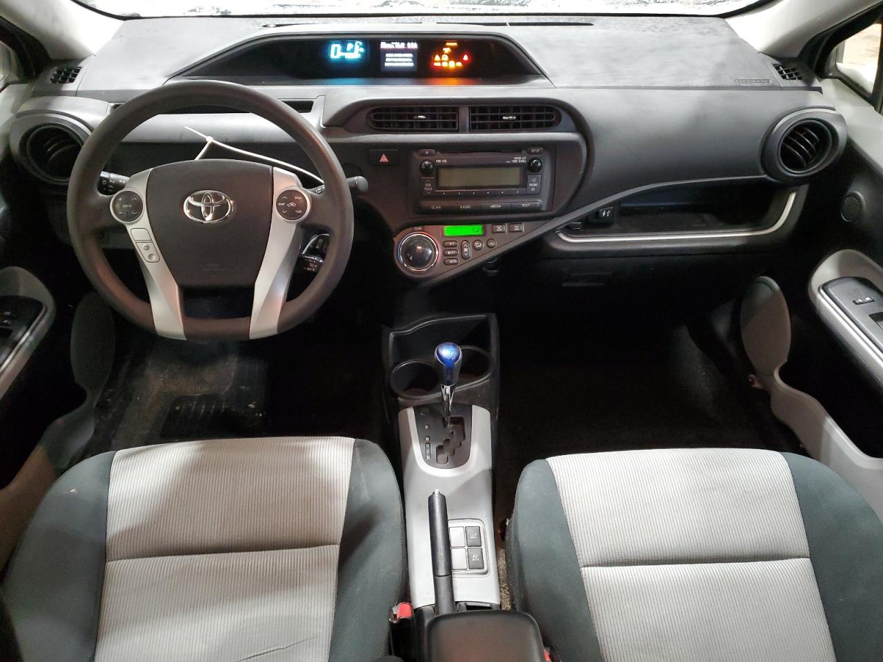 2014 Toyota Prius - Image 8