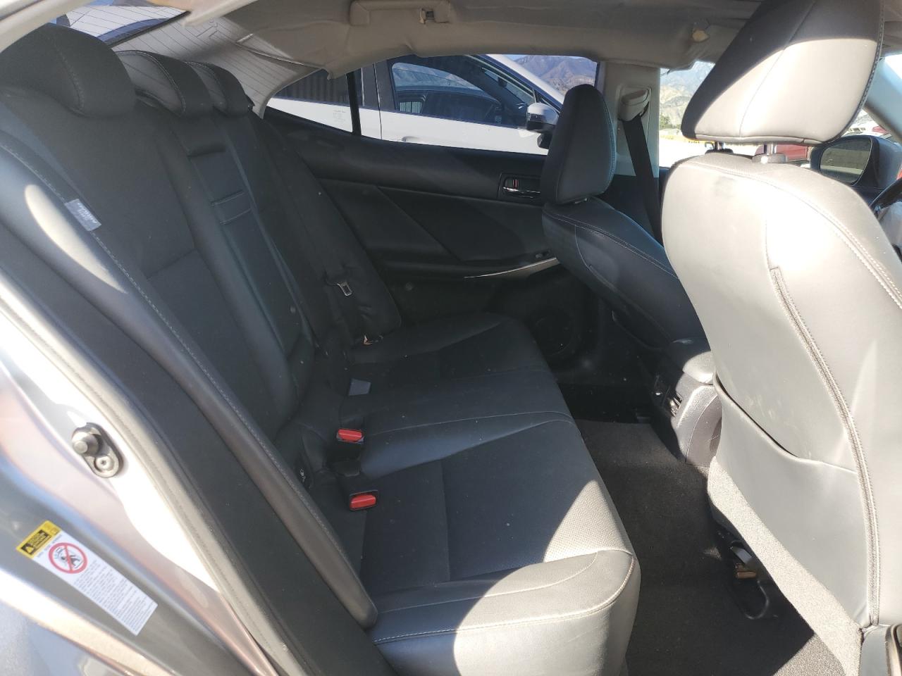2015 Lexus IS - Image 10