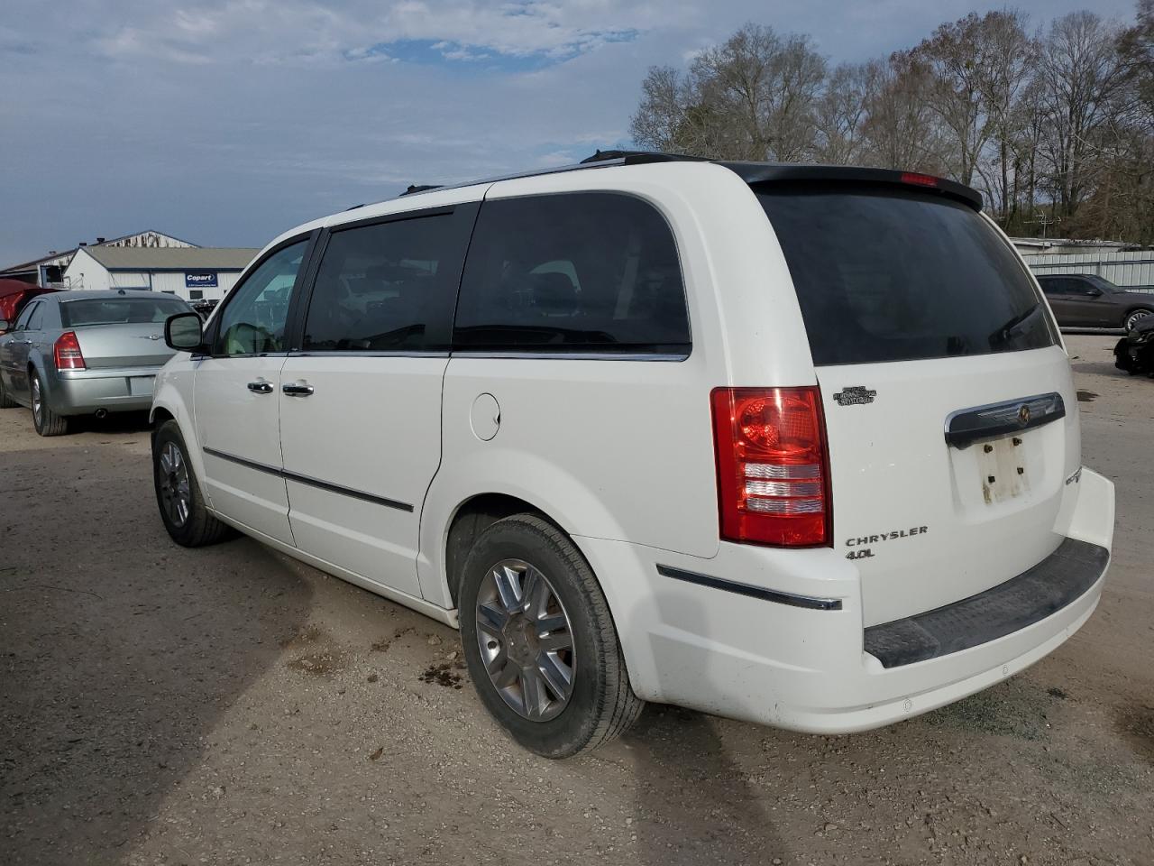 2010 Chrysler Town & Country - Image 2