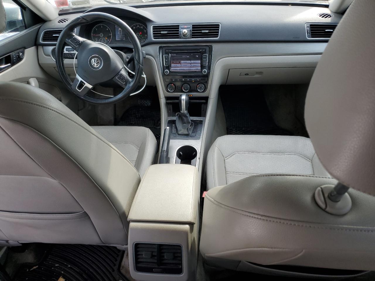 2014 Volkswagen Passat - Image 8