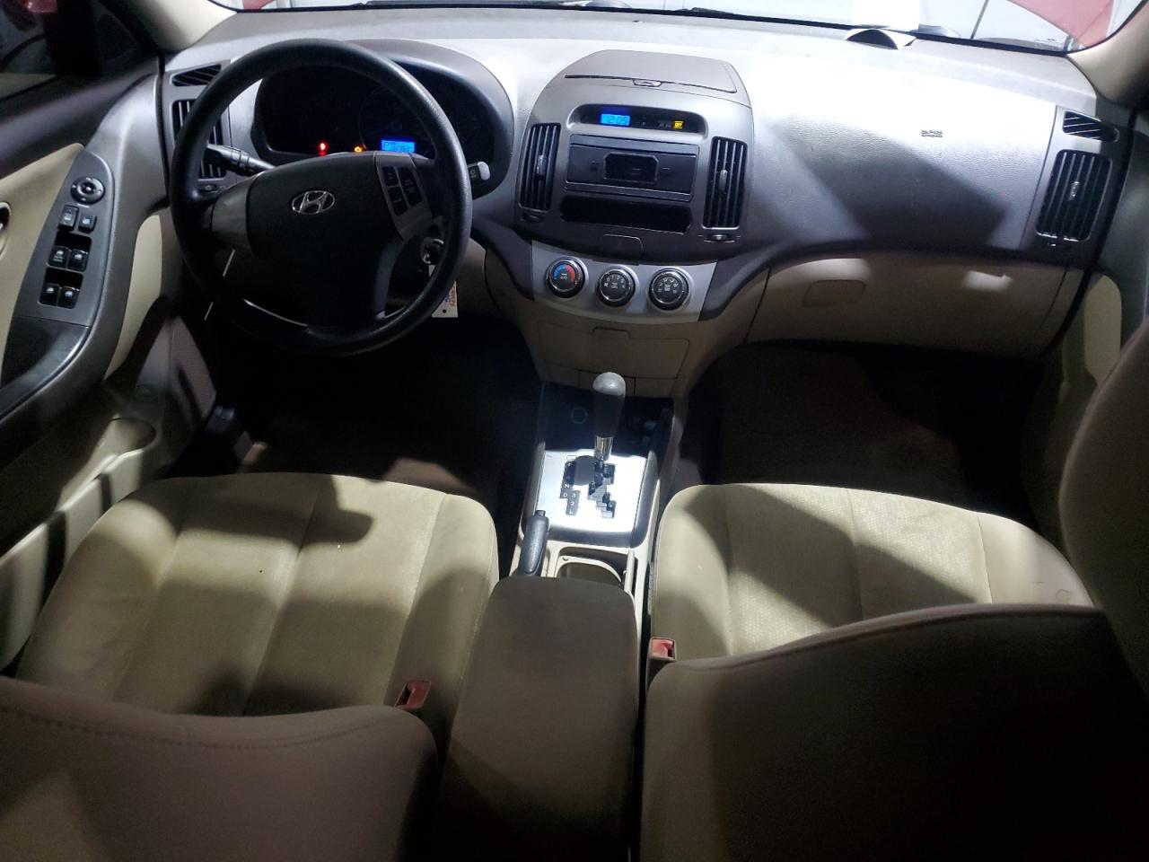 2010 Hyundai Elantra - Image 8